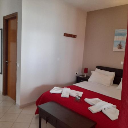 Delfini Aparthotel Akhladheri ภายนอก รูปภาพ