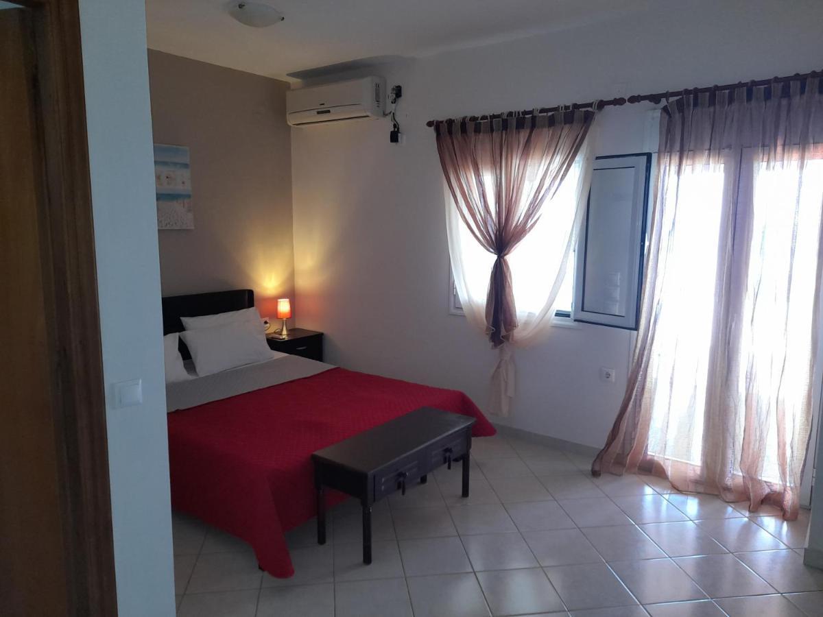 Delfini Aparthotel Akhladheri ภายนอก รูปภาพ