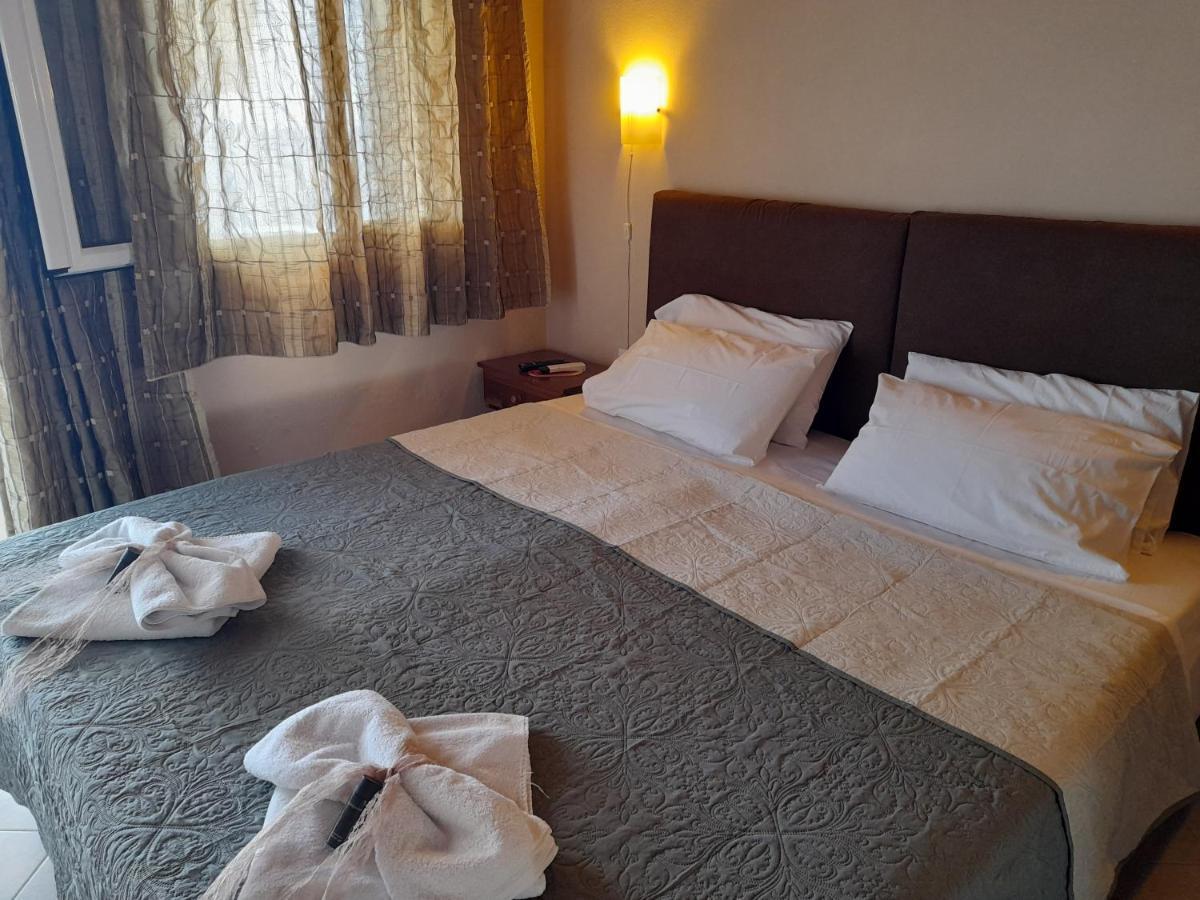 Delfini Aparthotel Akhladheri ภายนอก รูปภาพ