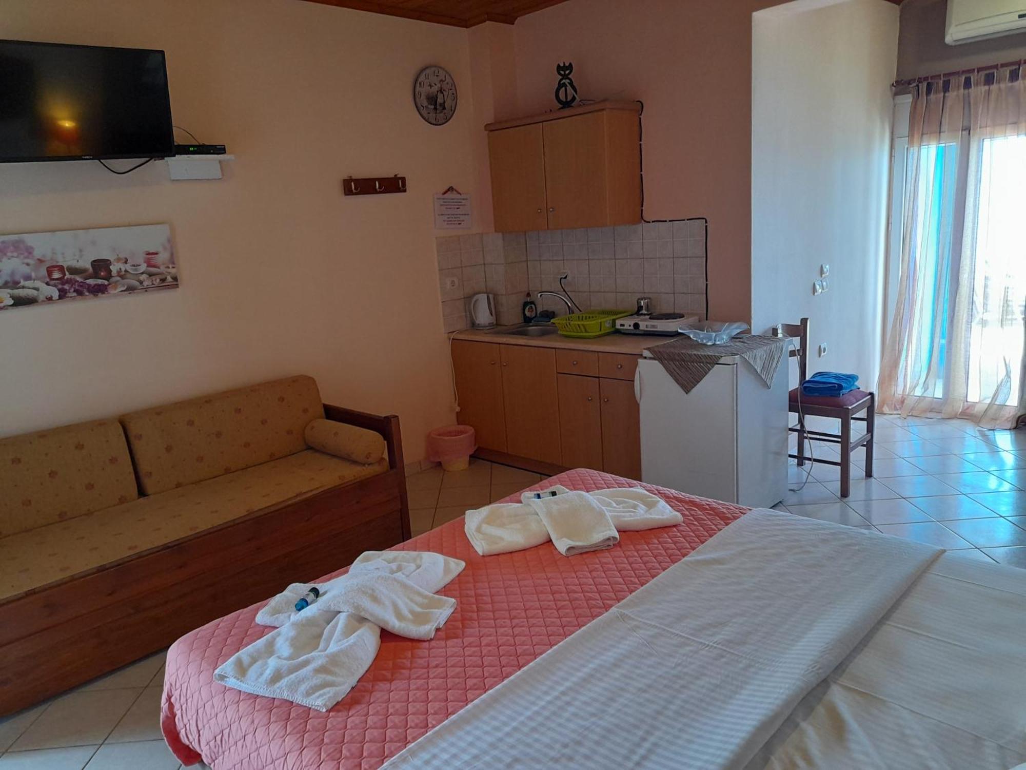 Delfini Aparthotel Akhladheri ภายนอก รูปภาพ