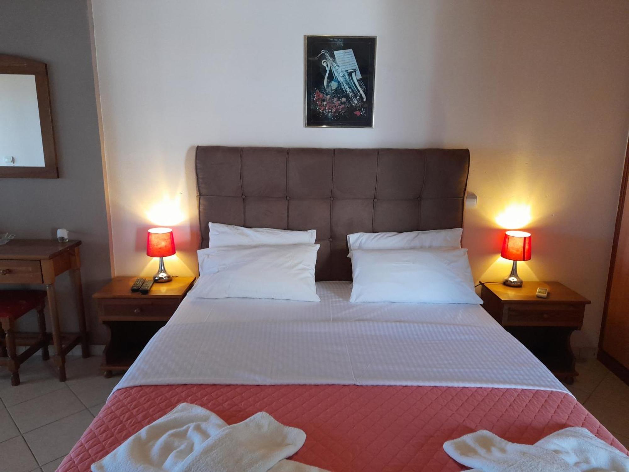 Delfini Aparthotel Akhladheri ภายนอก รูปภาพ