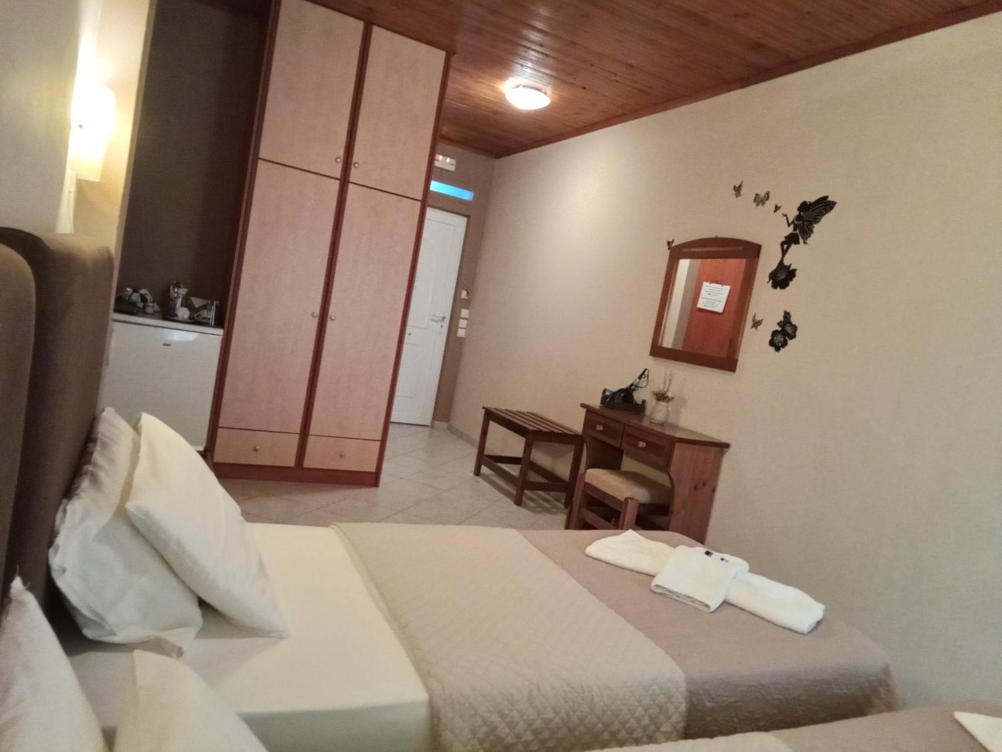 Delfini Aparthotel Akhladheri ภายนอก รูปภาพ