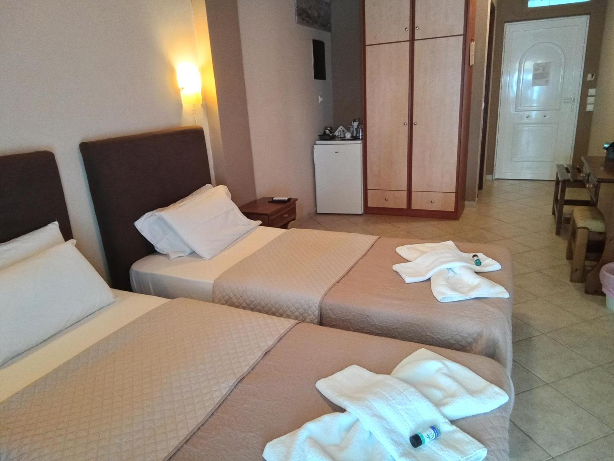 Delfini Aparthotel Akhladheri ภายนอก รูปภาพ
