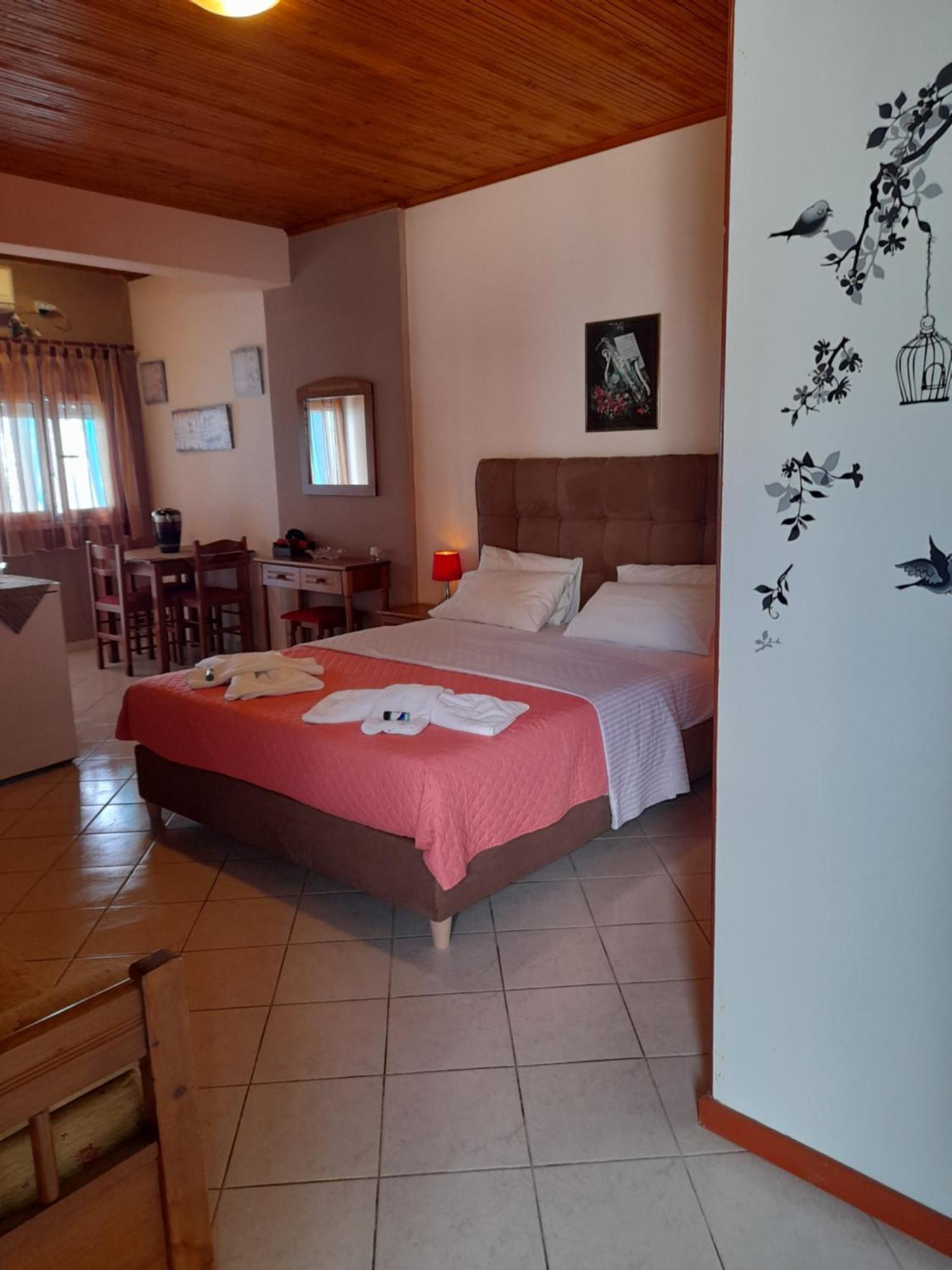 Delfini Aparthotel Akhladheri ภายนอก รูปภาพ