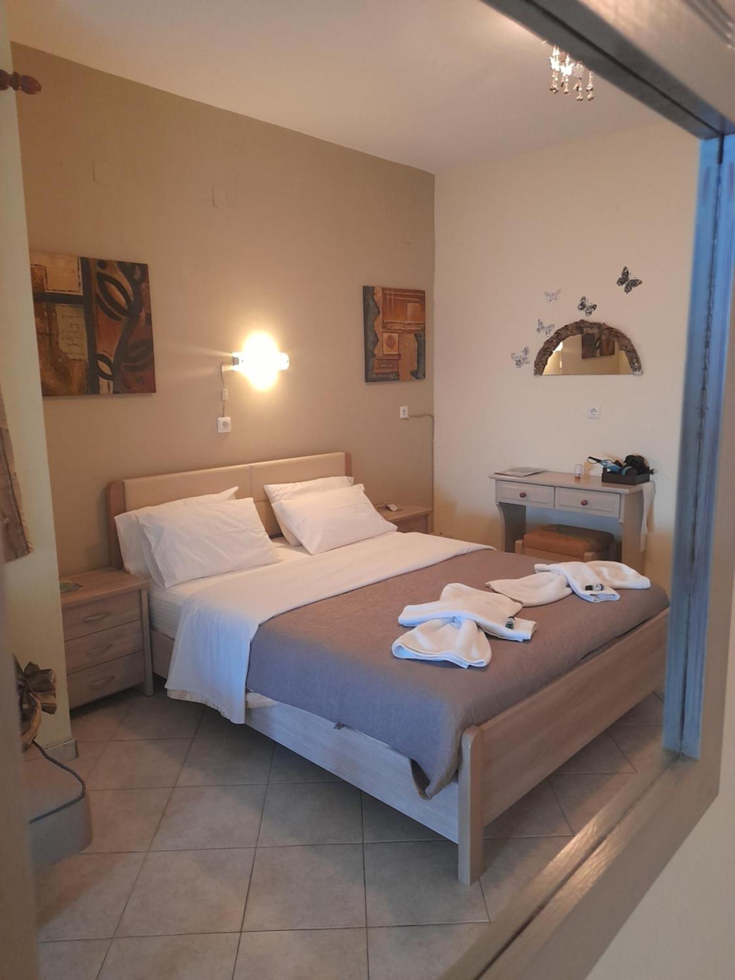 Delfini Aparthotel Akhladheri ภายนอก รูปภาพ