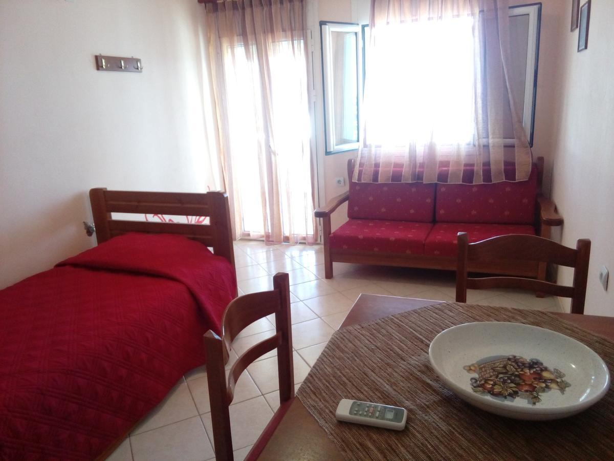 Delfini Aparthotel Akhladheri ภายนอก รูปภาพ
